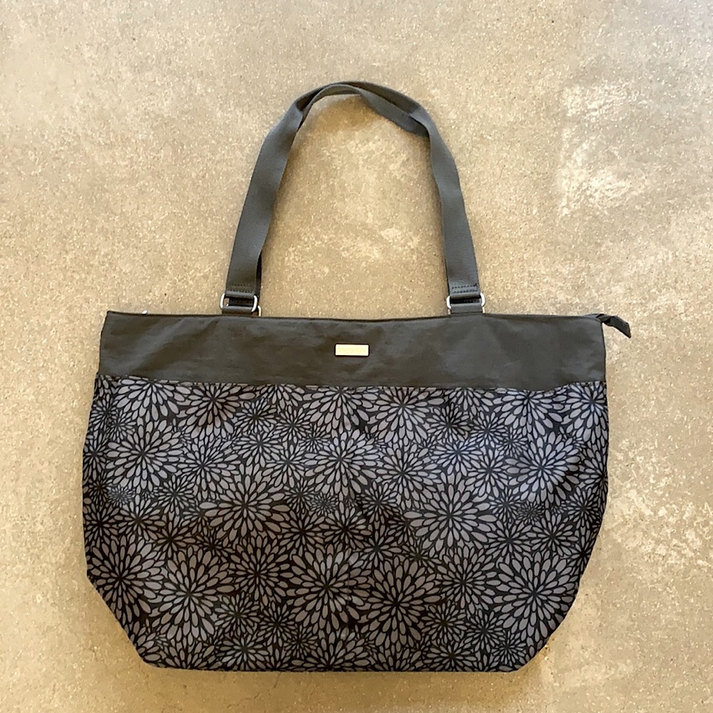 Baggallini Carryall Bag in Pewter Floral